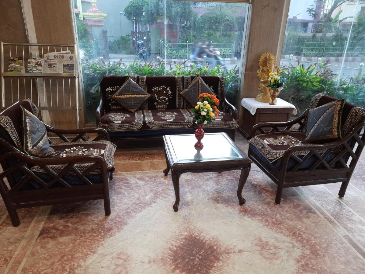 Hotel Surya Beach Inn Puri Luaran gambar