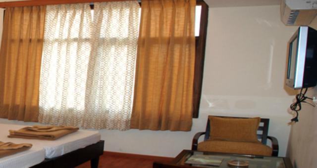 Hotel Surya Beach Inn Puri Bilik gambar
